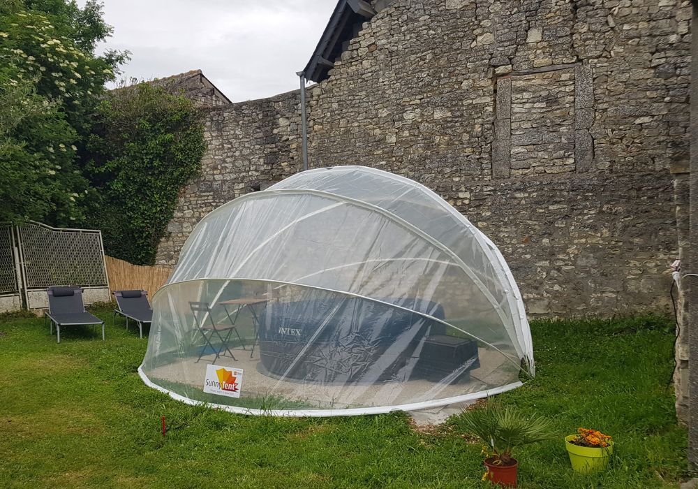 Jacuzzi with SunnyTent
